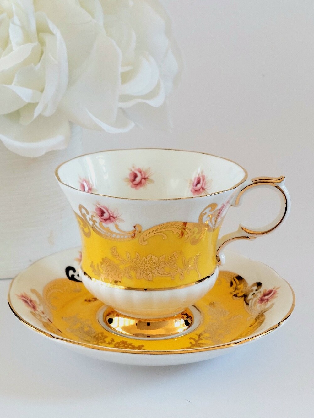 Vintage Paragon Yellow Gold Pembroke Teacup Saucer Set England Fine Bone China